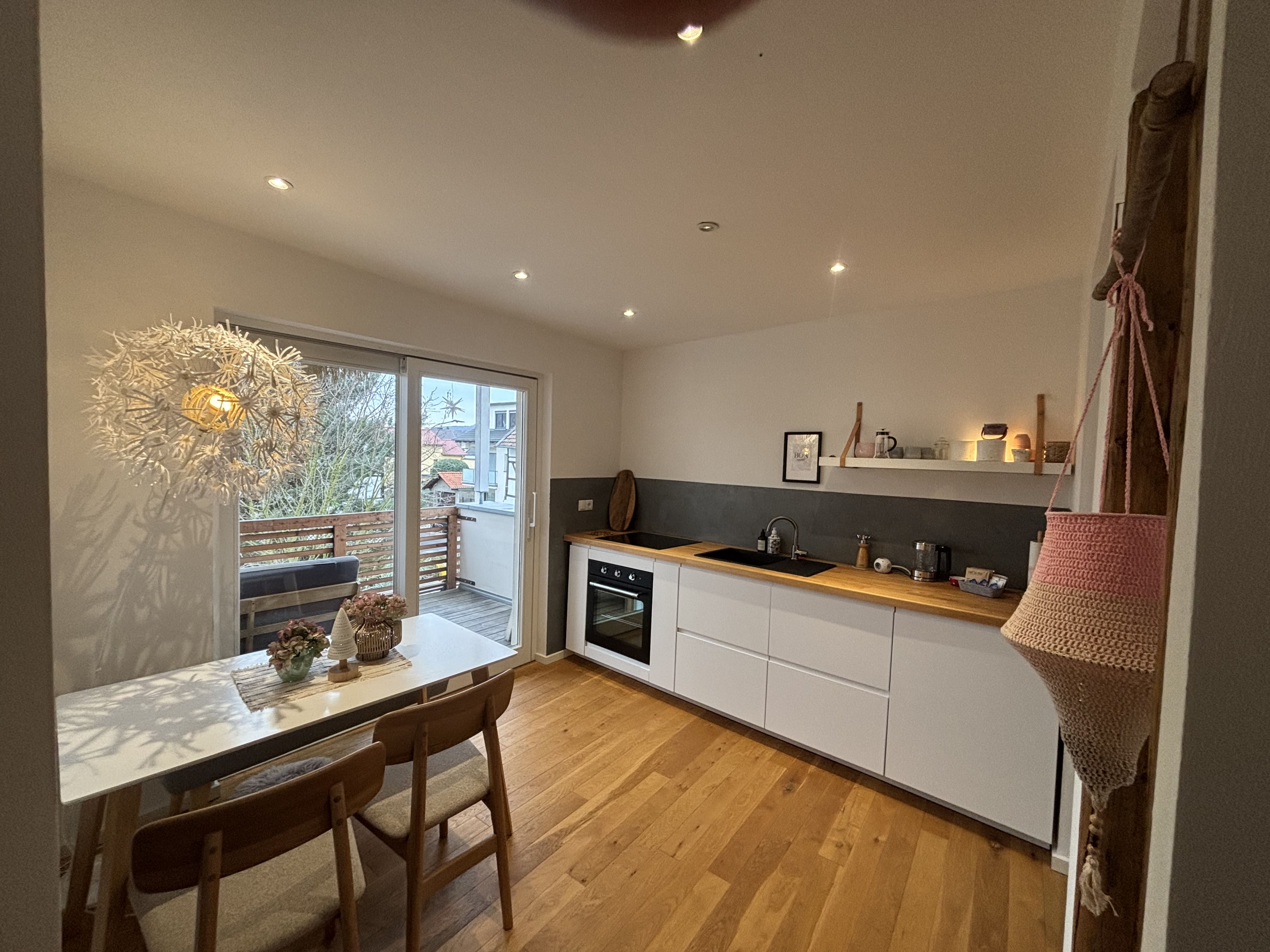 Offene Küche mit großem Essbereich